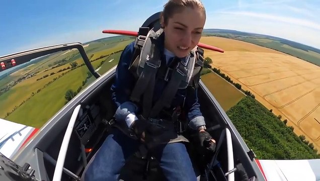 Vídeo mostra piloto em pouso de emergência após 'cabine' abrir durante voo; assista