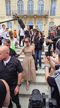 GALA VIDÉO - Jennifer Lopez, Kelly Rutherford, Deva Cassel, Laetitia Casta : les stars au défilé Dior Haute Couture