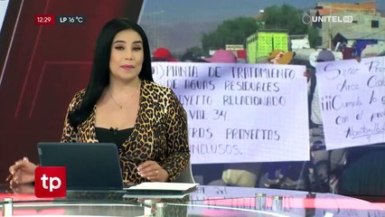 La Policía logra habilitar uno de los carriles de la ruta al occidente y comunarios de Sipe Sipe mantienen vigilia