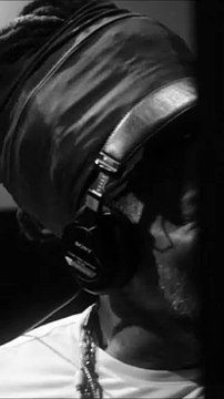 Bruno Martini e Carlinhos Brown fazem remix de 'A Namorada'