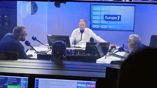 Jean-Luc Mélenchon choque à nouveau en s’attaquant à R. Glucksmann… F. Hollande lui demande de se taire