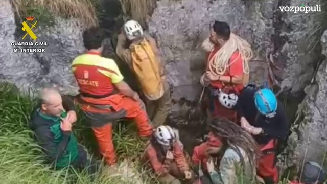 Salen ilesos los dos espeleólogos que desaparecieron el sábado en una cueva en Soba (Cantabria)