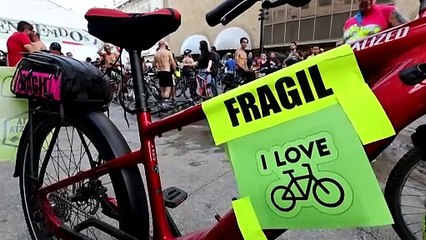 Mexique : Des cyclistes nus exigent le respect du code de la route