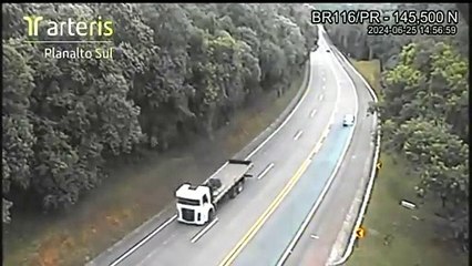 Mulher inabilitada e embriagada é presa dirigindo com pneu furado na BR-116