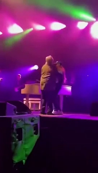 Le #chanteur #GilbertMontagné 72 ans, a lourdement #chuté au cours d’un concert alors qu’il reprenait I Wanna Dance With Somebody de #WhitneyHouston, samedi 22 juin.
