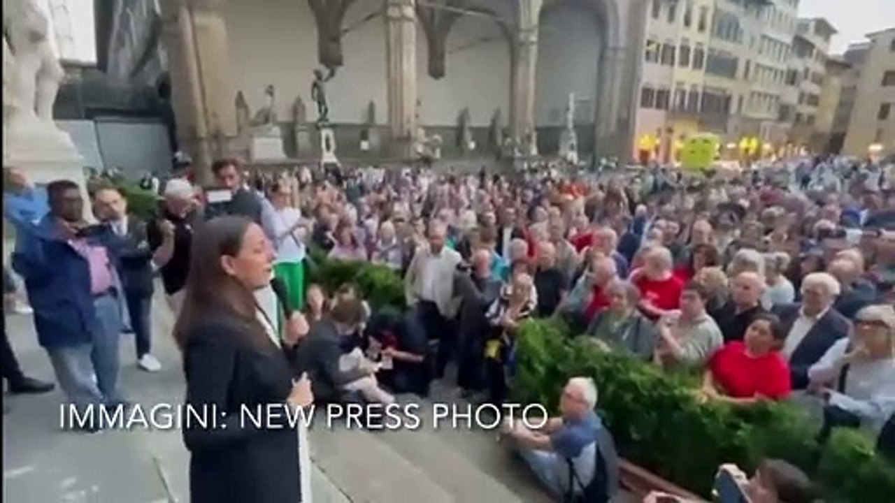 Funaro ? sindaca, festa in piazza della Signoria. "Donne, lottate per i vostri sogni"