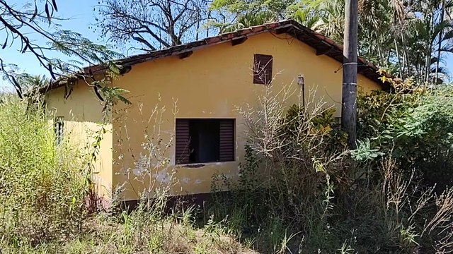 A ESTRANHA CASA ABANDONADA COM COISAS DENTRO, ALGUÉM PASSOU ME OBSERVANDO