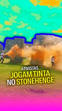 Ativistas ambientais jogam tinta laranja no Stonehenge