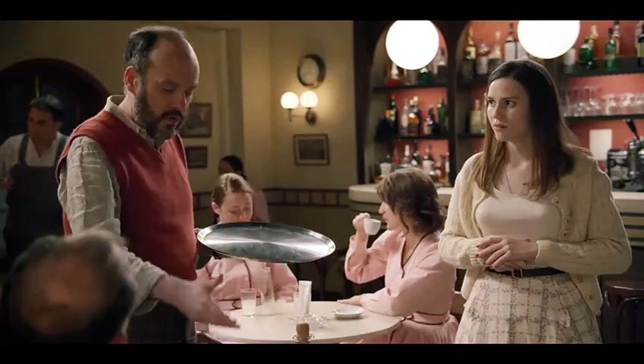 Don Agustín, entre chato y chato, confiesa a Claudia que ha robado ¡Soy un miserable