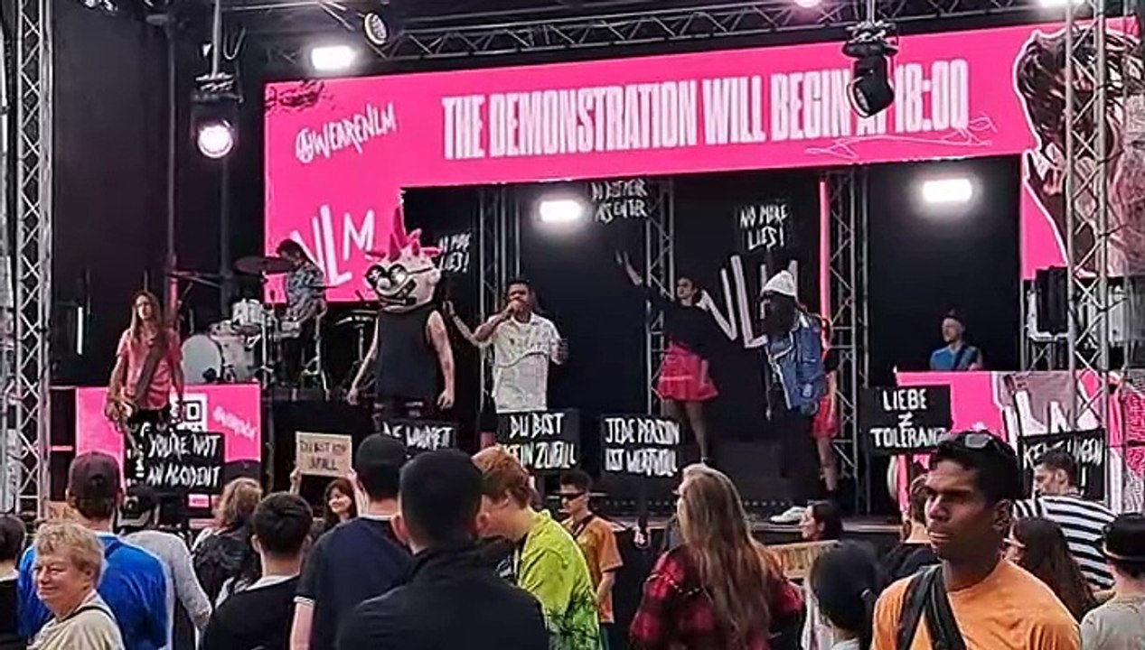 NLM - Tourauftakt auf dem Alexanderplatz