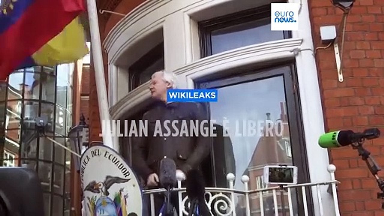 Julian Assange è libero e ha lasciato il Regno Unito: ha patteggiato con la giustizia Usa