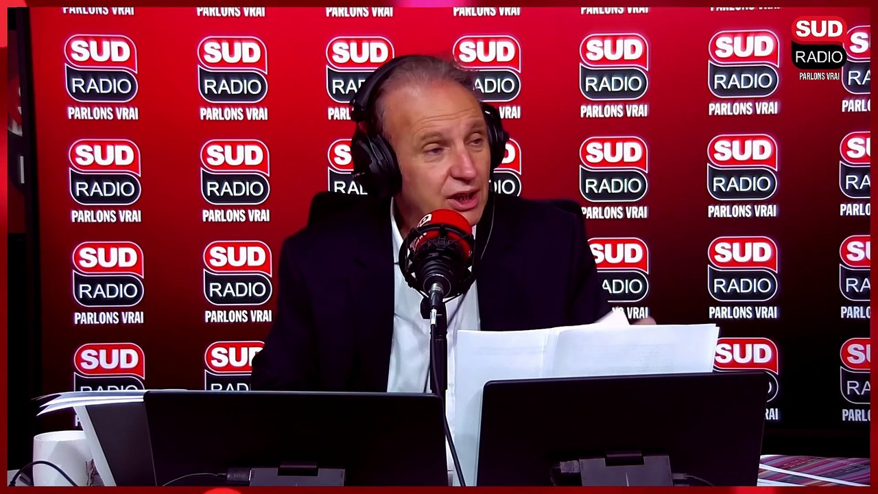 Guy Carlier : "Même boire un cul sec, François Hollande le fait mal"
