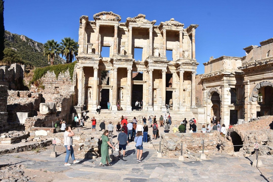 Efes Antik Kenti 9 günde yaklaşık 130 bin ziyaretçi ağırladı