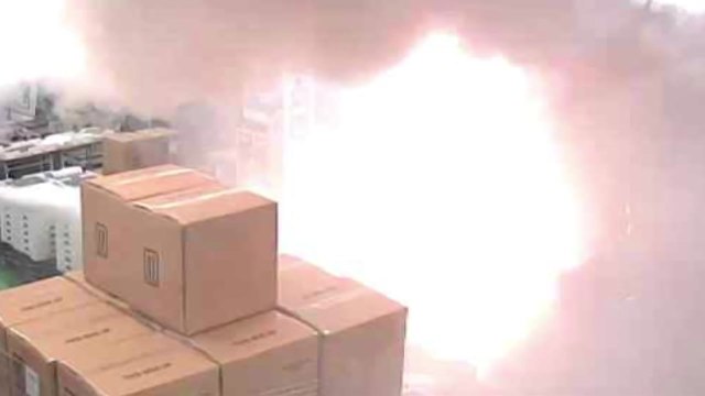 배터리 3만 5천개 폭발...CCTV로 본 시간대별 화재 상황 [앵커리포트] / YTN