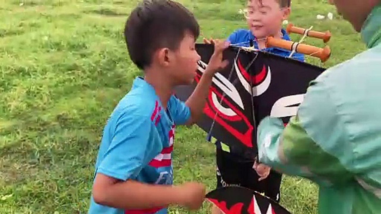 Ba học sinh mê thả diều sáo và cái kết đâm muốn gãy sáo