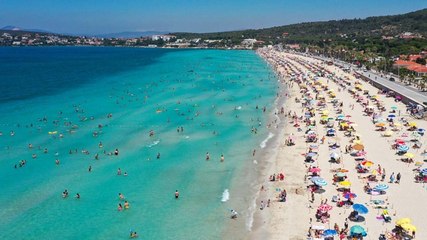 Bayram tatilinde Çeşme'nin otelleri de plajları da doldu