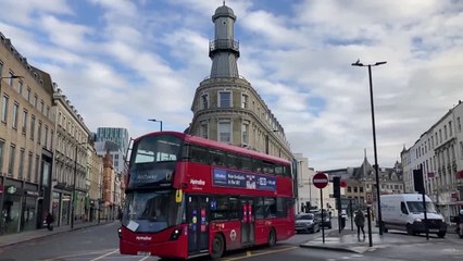 Assange, en libertad tras alcanzar un acuerdo con EEUU en el que se declara culpable de espiar