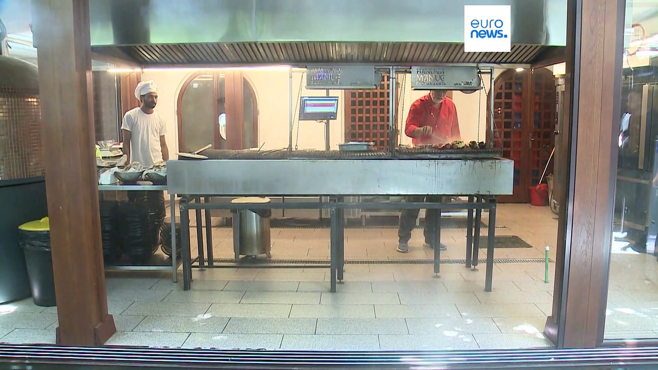 Workers struggle in Bucharest as temperatures climb over 40 degrees