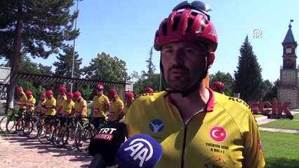 Çölyak farkındalığı için Kocaeli'den Ankara'ya pedal çeviren bisikletliler Bilecik'e ulaştı