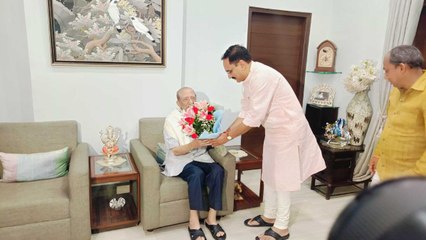 आज भाजपा मना रही 'काला दिवस', वीरेंद्र सचदेवा ने प्रोफेसर विजय कुमार को किया सम्मानित