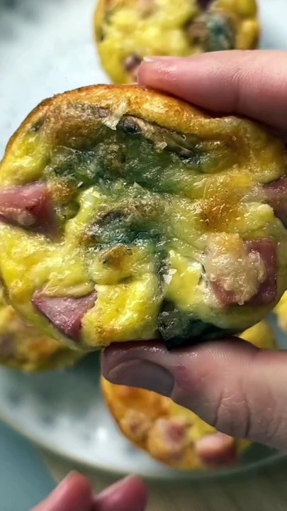 Je teste une recette de mini quiche sans pâte pour vous   Et beh je vais me passer de vous donner la recette 