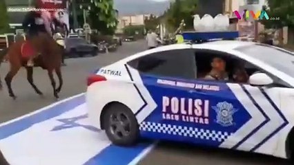 Video Mobil Patwal Polisi Lindas Bendera Israel