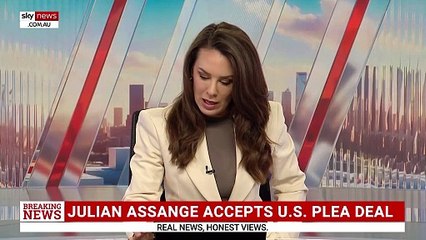 WikiLeaks-founder-Julian-Assange-accepts_5