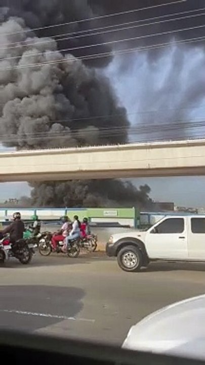 Incendio en la Autopista Duarte causa congestionamiento de tránsito