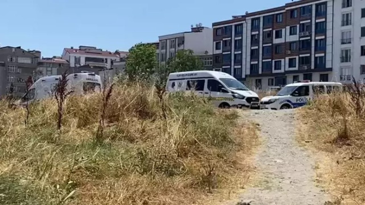 Esenyurt’ta boş arazide kadın cesedi bulundu