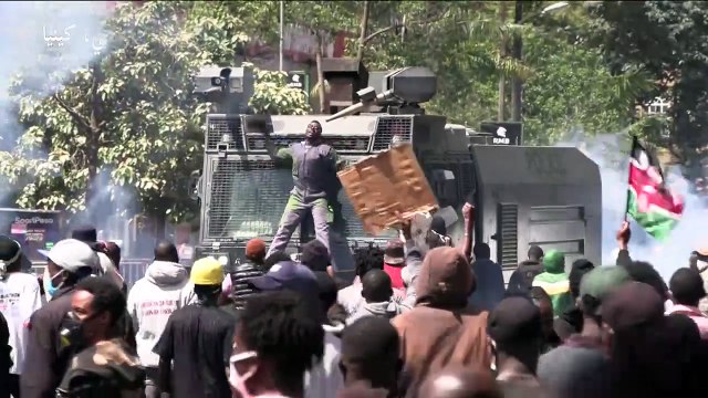 خراطيم مياه وغاز مسيل للدموع واعتقالات في الاحتجاجات على زيادة الضرائب في كينيا