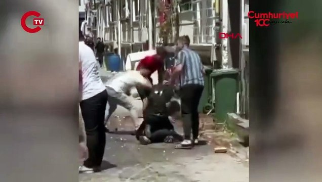 Damadın üzerine yumurta atıp, gıda boyası döktüler