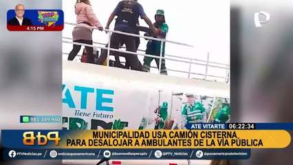 Mojaron toda su mercadería: Municipalidad de Ate desaloja a ambulantes con camión cisterna
