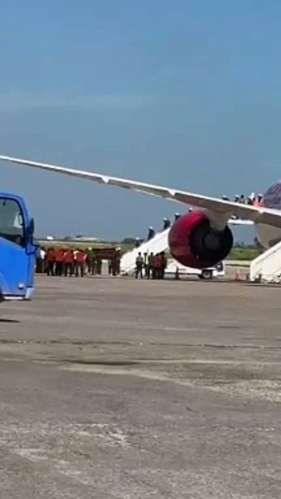 Llegada de policías de Kenya al aeropuerto de Haití la mañana de este martes. En misión de controlar las bandas armadas.