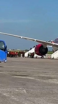 Llegada de policías de Kenya al aeropuerto de Haití la mañana de este martes. En misión de controlar las bandas armadas.