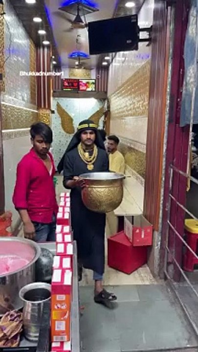Jajanan es di India emang AGAK LAEN!!!