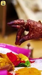 औरत ही औरत की दुश्मन है? || आचार्य प्रशांत