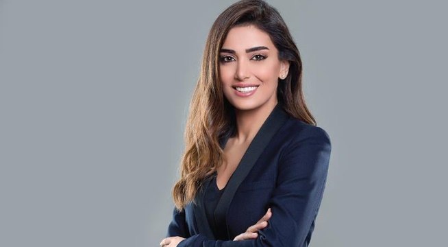 جيسيكا عازار تعلن حملها للمرة الثانية بصور طريفة مع ابنها