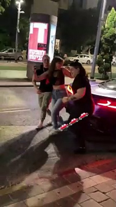 שתי בנות קעקעו אצלה don’t touch my car #פוריו #ויראלי #עידןסנקר