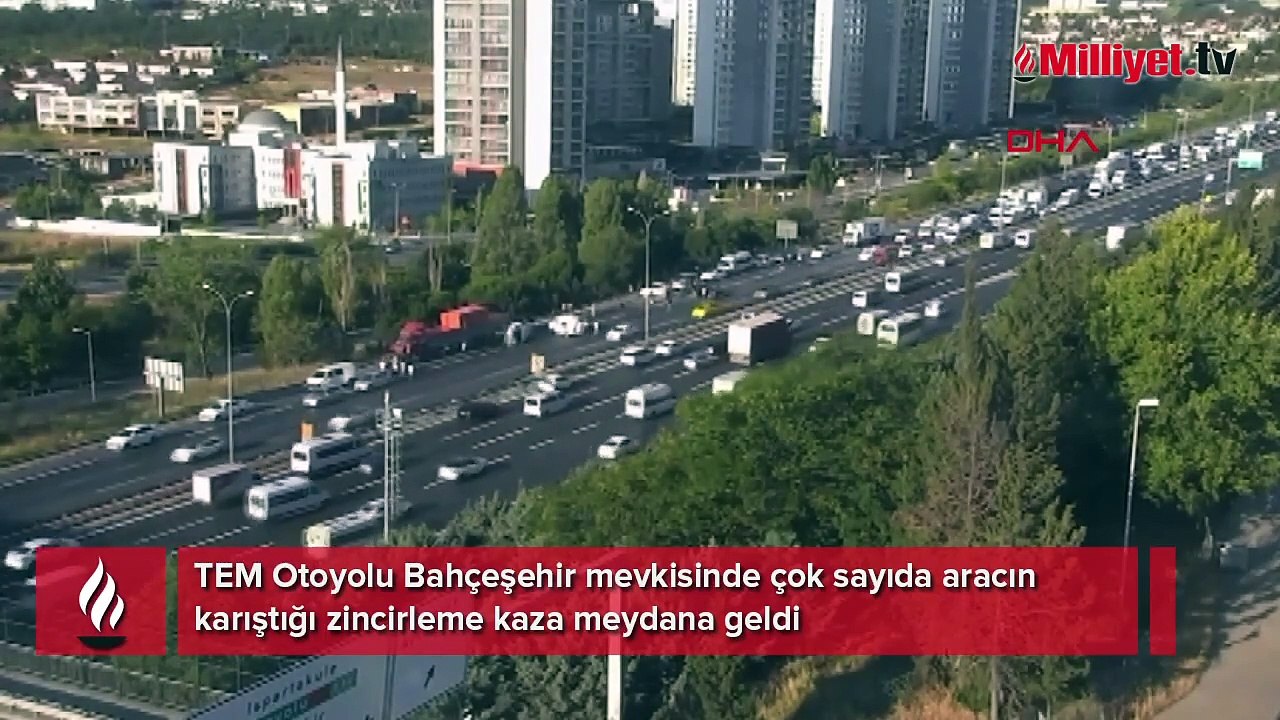 TEM Otoyolu'nda çok sayıda aracın karıştığı zincirleme kaza meydana geldi