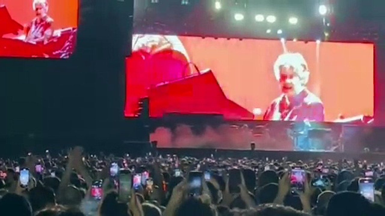 Efsane rock grubu Deep Purple'ın Türkiye konserinde 'İstiklal Marşı' sürprizi