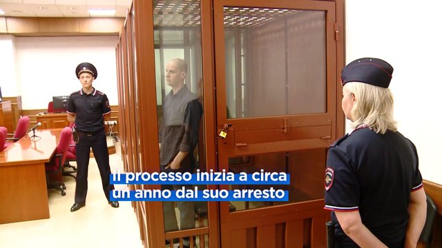 Evan Gershkovich a processo in Russia per spionaggio, il giornalista del Wsj in tribunale
