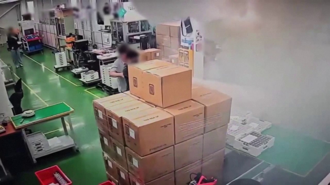 Corée du Sud : les images impressionnantes du déclenchement de l'incendie qui a fait 23 morts dans une usine de batteries au lithium