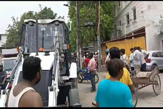 लखनऊ में अवैध निर्माणों पर बुलडोजर की गूंज, तालकटोरा में दहशत का माहौल