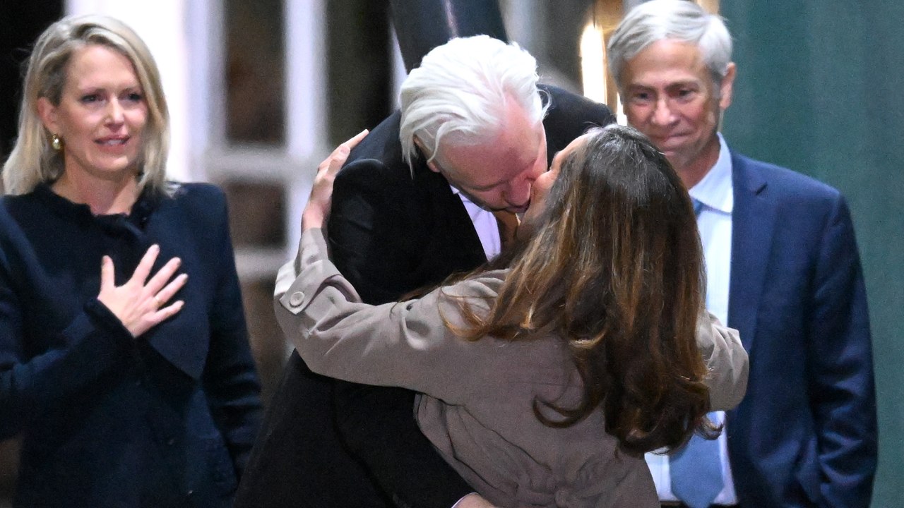 Assange llega a las islas Marianas y se reúne con su familia ya en libertad