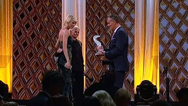 Watch Taylor Swift wins 'Taylor Swift Award'