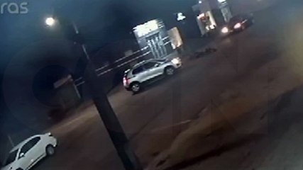 Câmera registra colisão entre moto e carro no Bairro Periolo