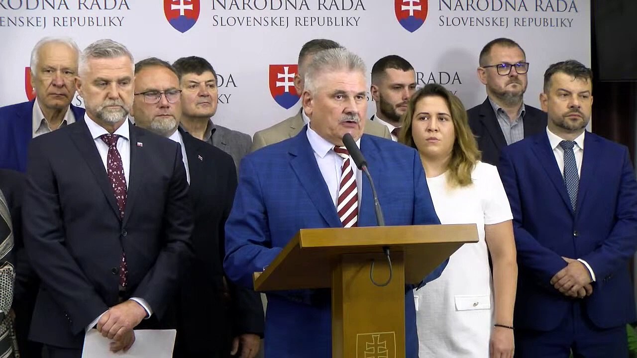 ZÁZNAM: Smer kritizuje políciu ČR za vyhodnocovanie výrokov schvaľujúcich útok na Fica