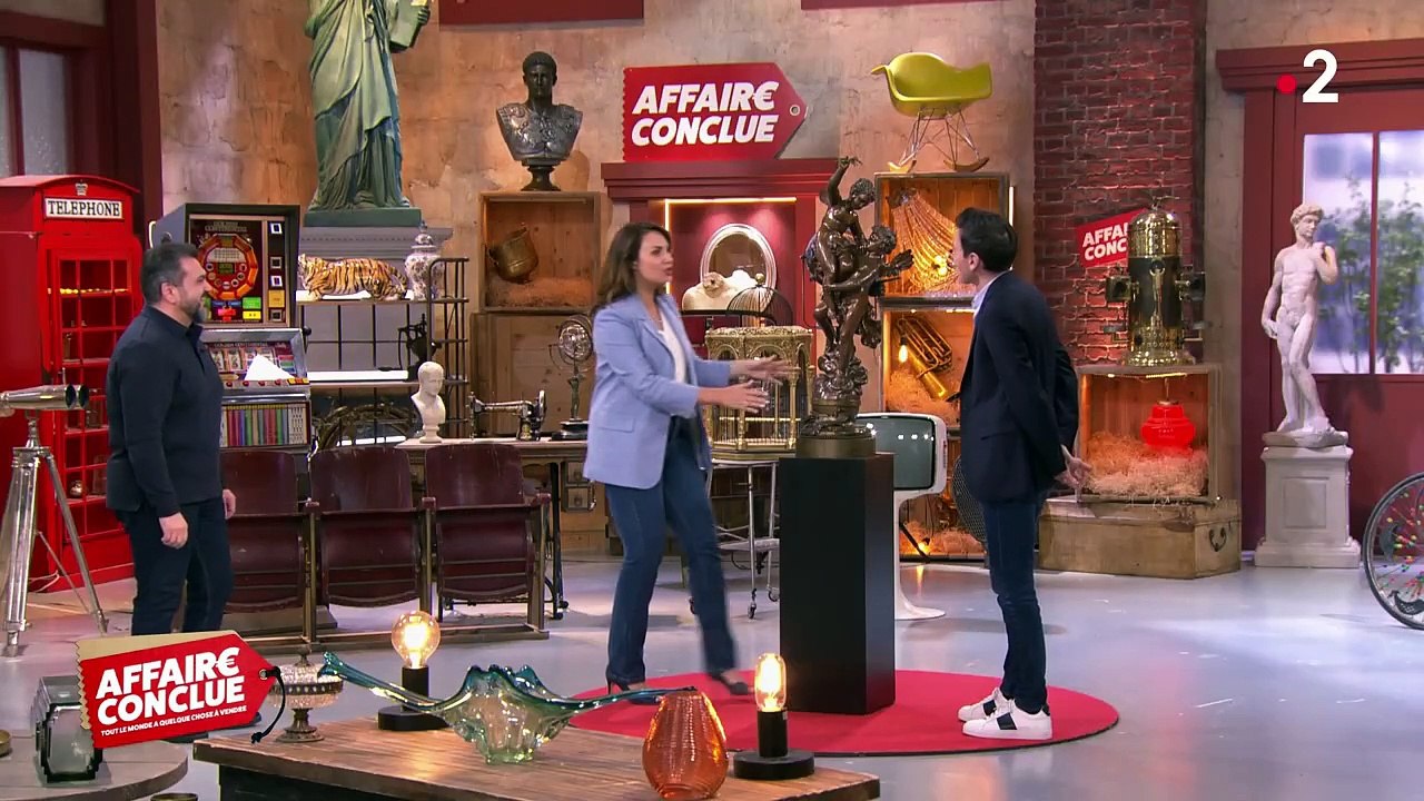 Julia Vignali fait une petite déclaration d'amour à Harold Hessel dans "Affaire conclue", sur France 2