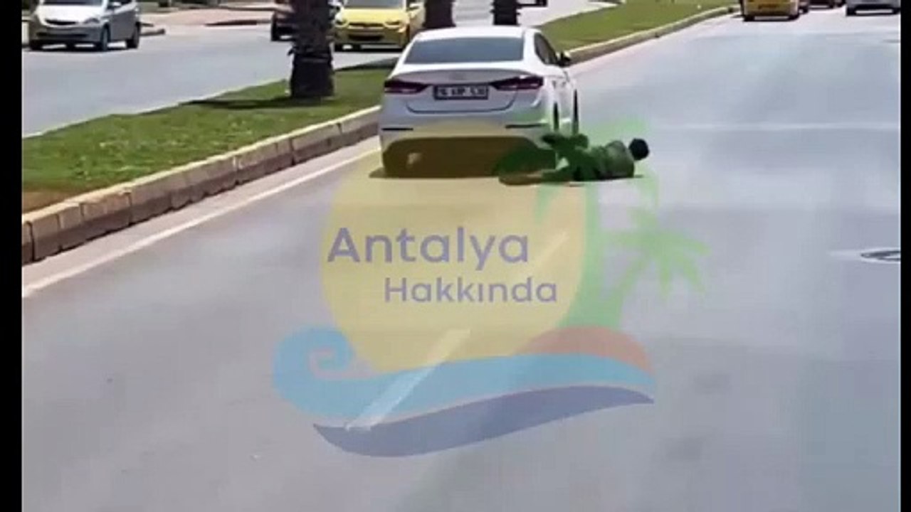 Antalya'da 'zombi' trafiği birbirine kattı