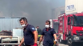 Kocaeli'de boya fabrikasında yangın çıktı